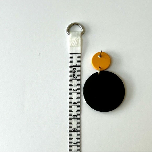 🌸Round Black Wood Style Earrings. Black with Tan Leaf Design - Picture 9 of 9